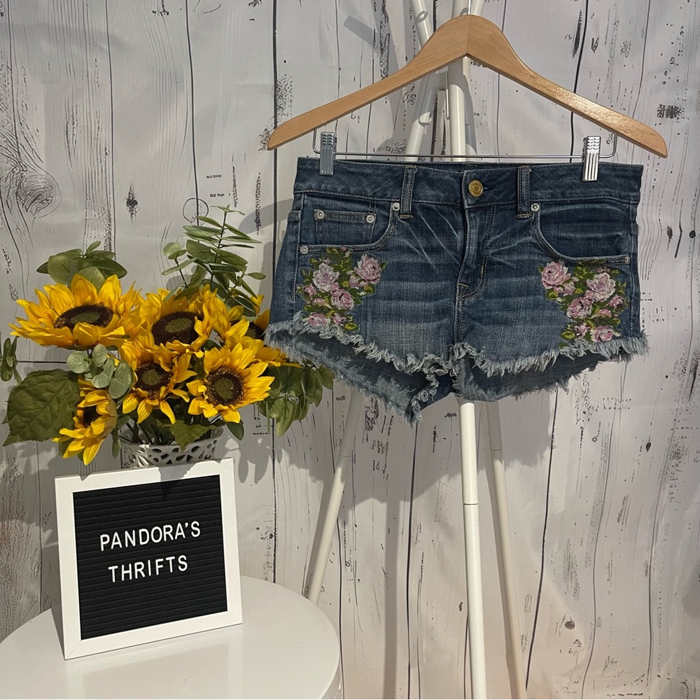 American Eagle Outfitters Cutoff Jean Shorts Embroidered Flowers Size 2 Preowned